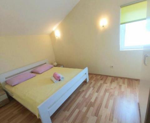 Dom z trzema apartamentami w spokojnej części wyspy Mali Losinj, 500m od morza, na sprzedaż - pic 14