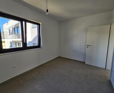 Appartement de 3 chambres au premier étage avec terrasse sur le toit à Porec, à vendre - pic 30