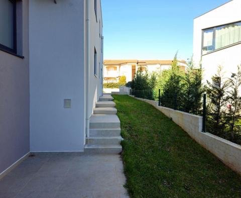 Appartement de 3 chambres au premier étage avec terrasse sur le toit à Porec, à vendre - pic 45