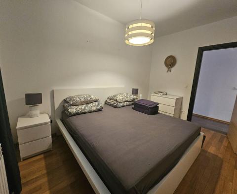 Apartament z 3 sypialniami na parterze w Peroj, na sprzedaż - pic 21