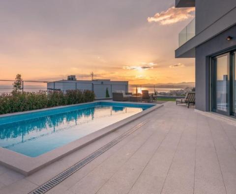 Superbe villa moderne neuve à Podstrana, à 300 m de la mer, à vendre - pic 2