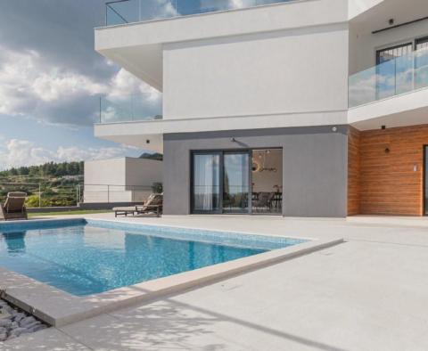 Superbe villa moderne neuve à Podstrana, à 300 m de la mer, à vendre - pic 10