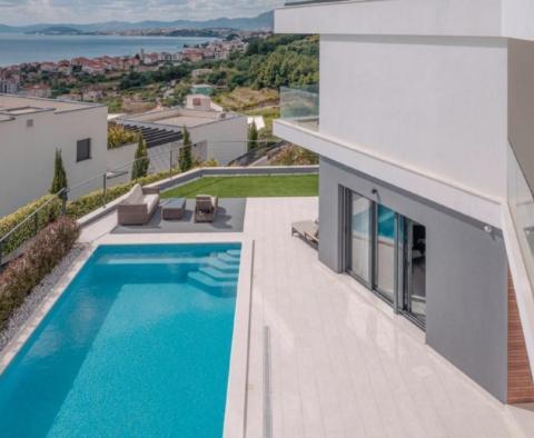 Superbe villa moderne neuve à Podstrana, à 300 m de la mer, à vendre - pic 11