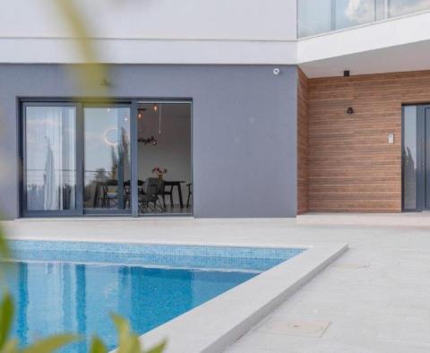 Superbe villa moderne neuve à Podstrana, à 300 m de la mer, à vendre - pic 22