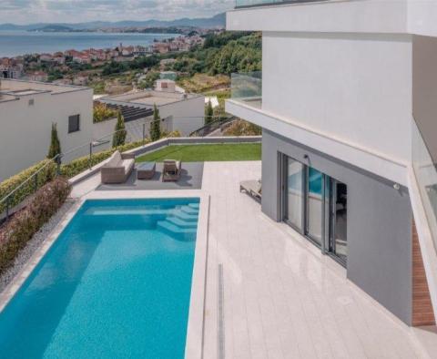 Superbe villa moderne neuve à Podstrana, à 300 m de la mer, à vendre - pic 24