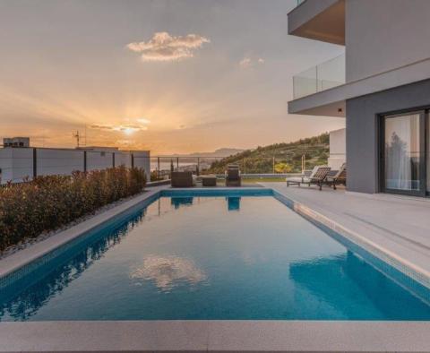 Superbe villa moderne neuve à Podstrana, à 300 m de la mer, à vendre - pic 48