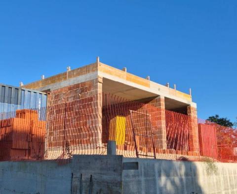 Schönes Haus in der ROH BAU-Phase unweit des Meeres in Savudrija, zu verkaufen - foto 2