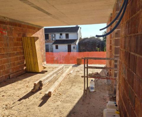 Schönes Haus in der ROH BAU-Phase unweit des Meeres in Savudrija, zu verkaufen - foto 8