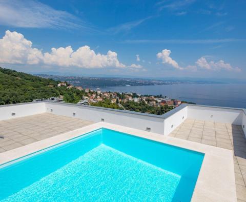 Penthouse in a new building with a rooftop pool above the center of Opatija, idyllic surroundings, for sale - pic 2