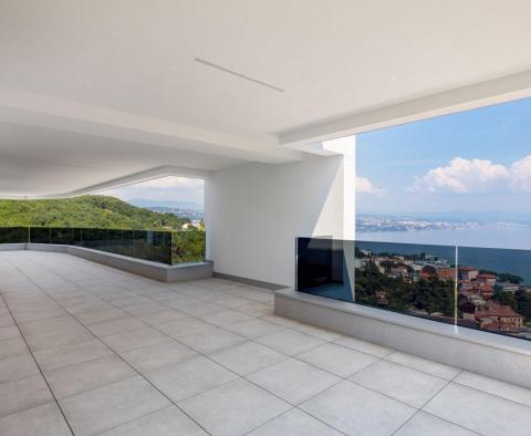 Penthouse in a new building with a rooftop pool above the center of Opatija, idyllic surroundings, for sale - pic 4