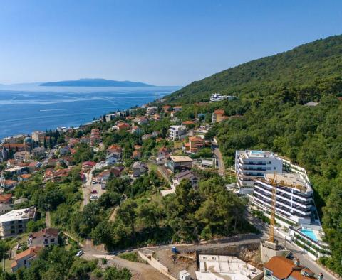 Penthouse in a new building with a rooftop pool above the center of Opatija, idyllic surroundings, for sale - pic 3