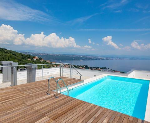 Penthouse in a new building with a rooftop pool above the center of Opatija, idyllic surroundings, for sale - pic 5