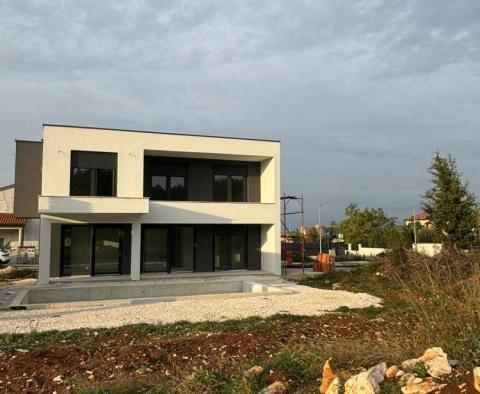 Maison jumelée moderne de haute qualité dans un endroit très calme dans la région de Labin, à vendre - pic 54