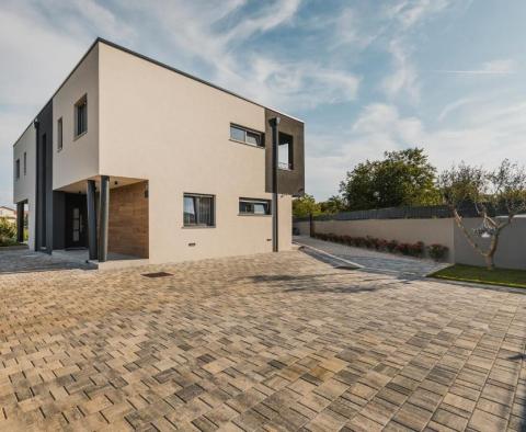 Villa in Umag, mit drei Wohnungen und Pool, zu verkaufen - foto 10