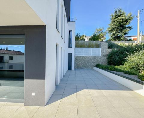 Eine 139 m² große Wohnung in einem Neubau in Opatija mit Garten, Swimmingpool, Garage und Meerblick! - foto 6