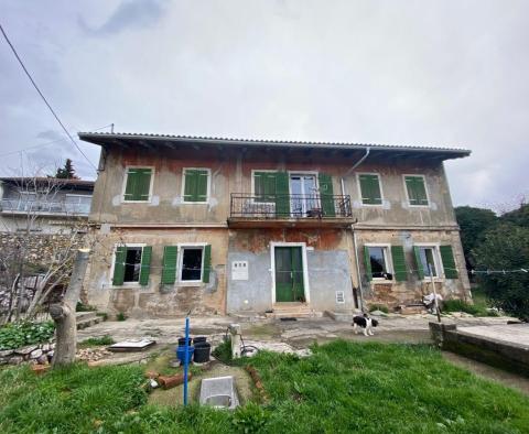 Freistehende alte italienische Villa aus dem Jahr 1912 mit Meerblick und 2.383 m2 Garten in Rijeka, zu verkaufen - foto 2