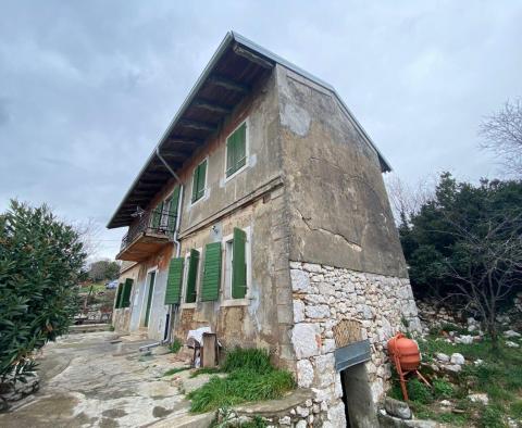 Ancienne villa italienne indépendante de 1912 avec vue sur la mer et jardin de 2 383 m2 à Rijeka, à vendre - pic 6