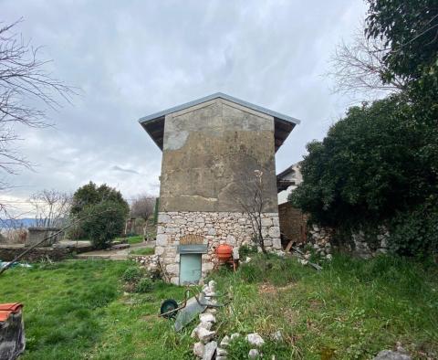 Ancienne villa italienne indépendante de 1912 avec vue sur la mer et jardin de 2 383 m2 à Rijeka, à vendre - pic 8