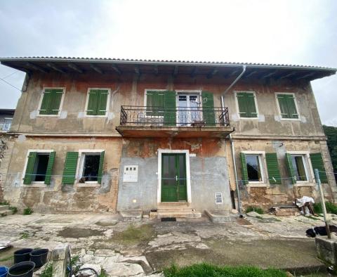 Freistehende alte italienische Villa aus dem Jahr 1912 mit Meerblick und 2.383 m2 Garten in Rijeka, zu verkaufen - foto 10