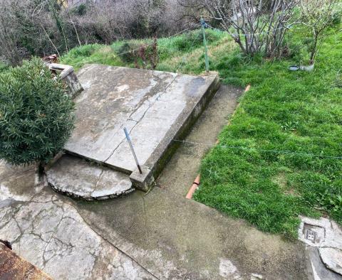 Ancienne villa italienne indépendante de 1912 avec vue sur la mer et jardin de 2 383 m2 à Rijeka, à vendre - pic 14