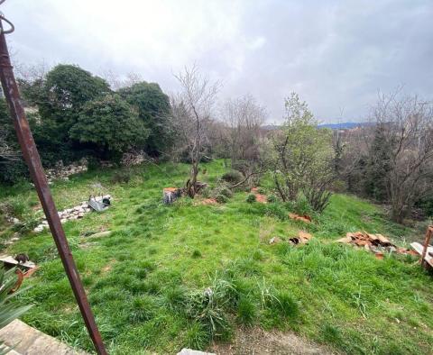 Ancienne villa italienne indépendante de 1912 avec vue sur la mer et jardin de 2 383 m2 à Rijeka, à vendre - pic 19