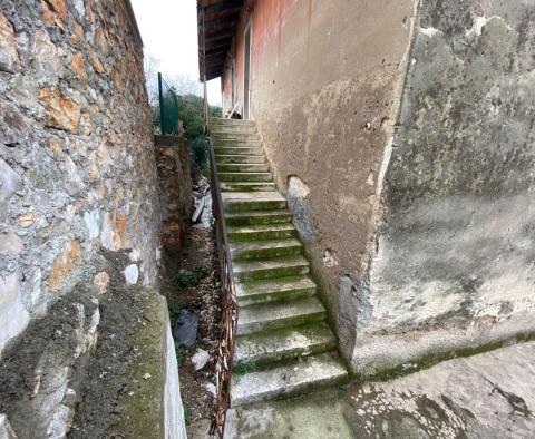 Ancienne villa italienne indépendante de 1912 avec vue sur la mer et jardin de 2 383 m2 à Rijeka, à vendre - pic 33