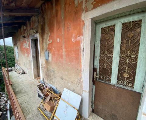 Freistehende alte italienische Villa aus dem Jahr 1912 mit Meerblick und 2.383 m2 Garten in Rijeka, zu verkaufen - foto 35