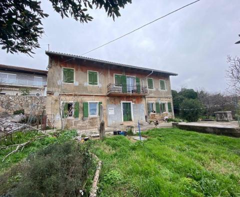 Ancienne villa italienne indépendante de 1912 avec vue sur la mer et jardin de 2 383 m2 à Rijeka, à vendre - pic 47