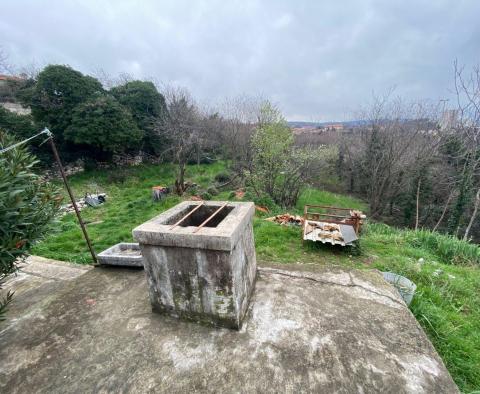 Freistehende alte italienische Villa aus dem Jahr 1912 mit Meerblick und 2.383 m2 Garten in Rijeka, zu verkaufen - foto 48