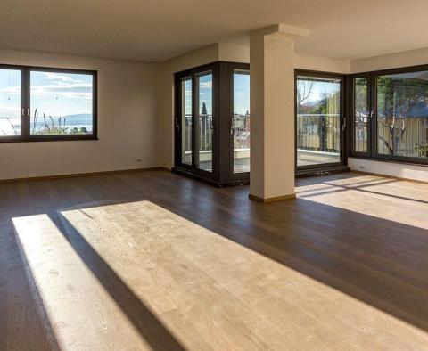 New larger apartment in the center of Opatija with a roof terrace and a panoramic view of the sea, garage, terrace, for sale - pic 12