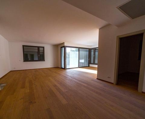 Neubau, Luxuswohnung im Zentrum von Opatija mit Dachterrasse und Panoramablick auf das Meer, Garage, Terrasse, zu verkaufen - foto 13