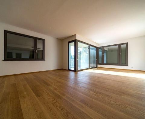 Neubau, Luxuswohnung im Zentrum von Opatija mit Dachterrasse und Panoramablick auf das Meer, Garage, Terrasse, zu verkaufen - foto 14