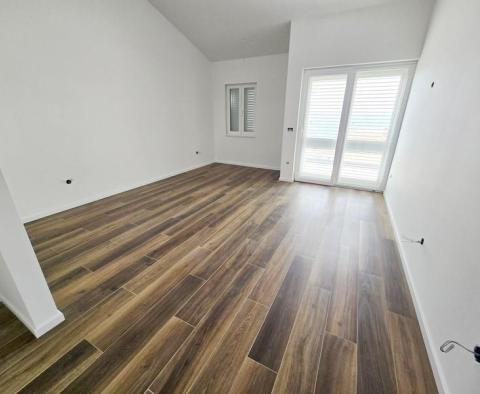 Magnifique appartement neuf de 1 chambre à Makarska avec vue dégagée sur la mer, à vendre - pic 3