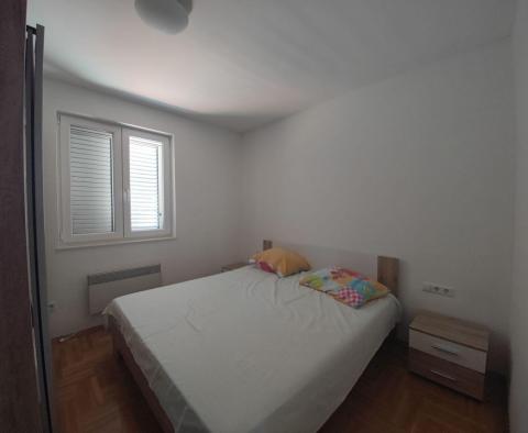 Belle maison avec deux appartements à Klenovica, à vendre - pic 18