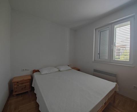 Belle maison avec deux appartements à Klenovica, à vendre - pic 22