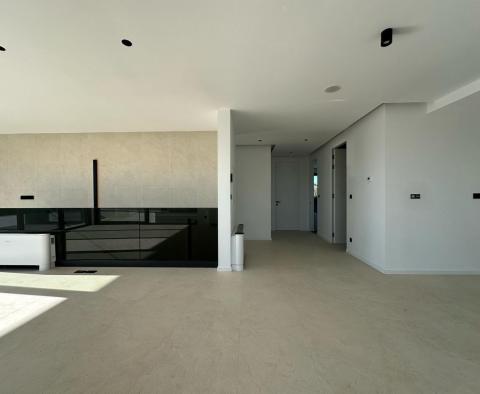 Luxury penthouse in a new building in the city of Krk, for sale - pic 11