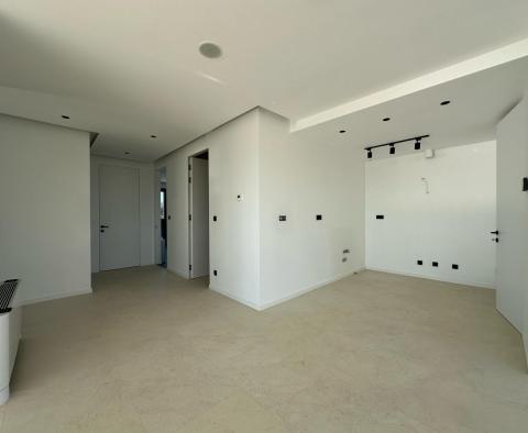 Luxury penthouse in a new building in the city of Krk, for sale - pic 12