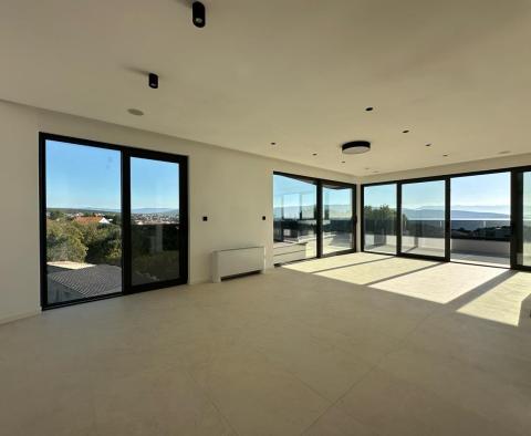 Luxury penthouse in a new building in the city of Krk, for sale - pic 14