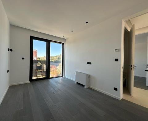 Luxury penthouse in a new building in the city of Krk, for sale - pic 25