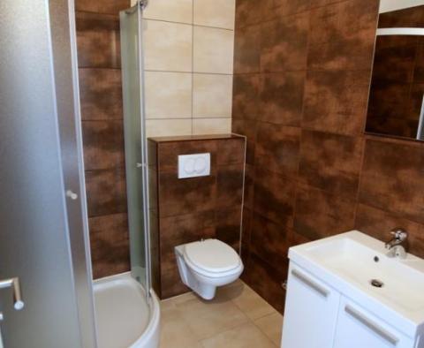 Nový dům s nádherným výhledem na moře s terasami a apartmány 50 metrů od pláže ve městě Ražanj, Šibenik, Chorvatsko - pic 14