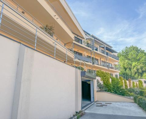 Appartement de qualité supérieure dans un immeuble neuf à Opatija, avec meubles, vue panoramique, garage, ascenseur, piscine, à vendre - pic 31