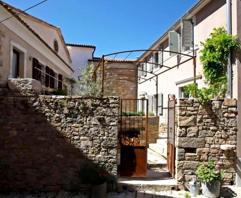 Two stone houses in the old town center of Oprtalj, for sale - pic 2