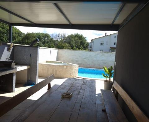 Grande villa de vacances avec piscine à Valbandon, à vendre - pic 4