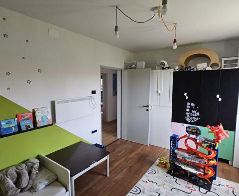 Renoviertes Familienapartmenthaus in ruhiger Lage in Pula, zu verkaufen - foto 25