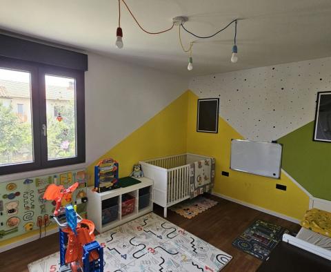 Renoviertes Familienapartmenthaus in ruhiger Lage in Pula, zu verkaufen - foto 26