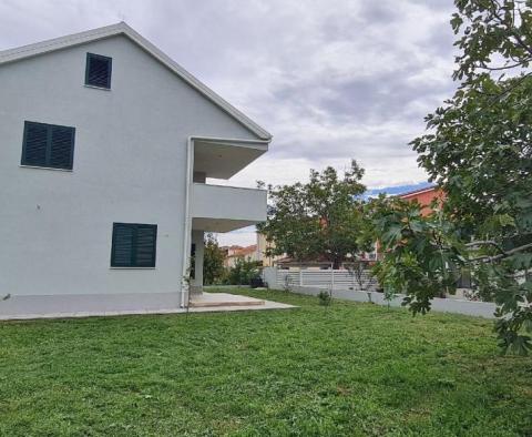 Maison récemment construite à Kastela, à vendre - pic 2