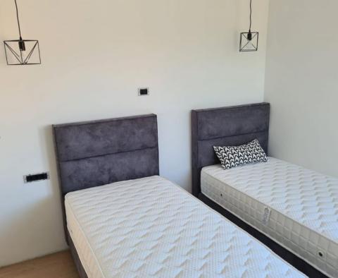 Apartament na pierwszym piętrze z widokiem na morze w Porec, na sprzedaż - pic 9