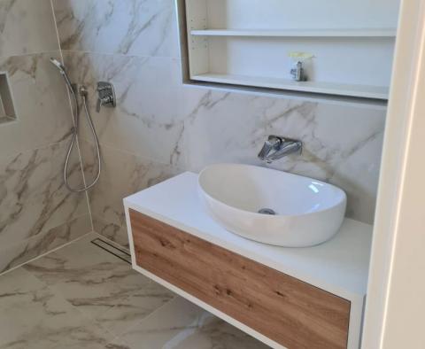 Apartament na pierwszym piętrze z widokiem na morze w Porec, na sprzedaż - pic 10