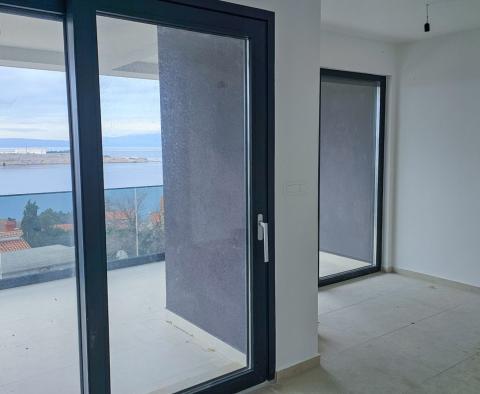 Neue helle Wohnung mit offenem Meerblick in Omisalj, Insel Krk, zu verkaufen - foto 2