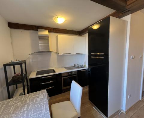 Dva zrekonstruované apartmány v Lovranu 41+21 m2 druhá řada k moři, prodej balíků - pic 16